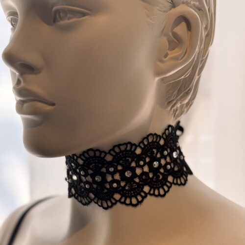 choker gehaakt met parels en diamanten