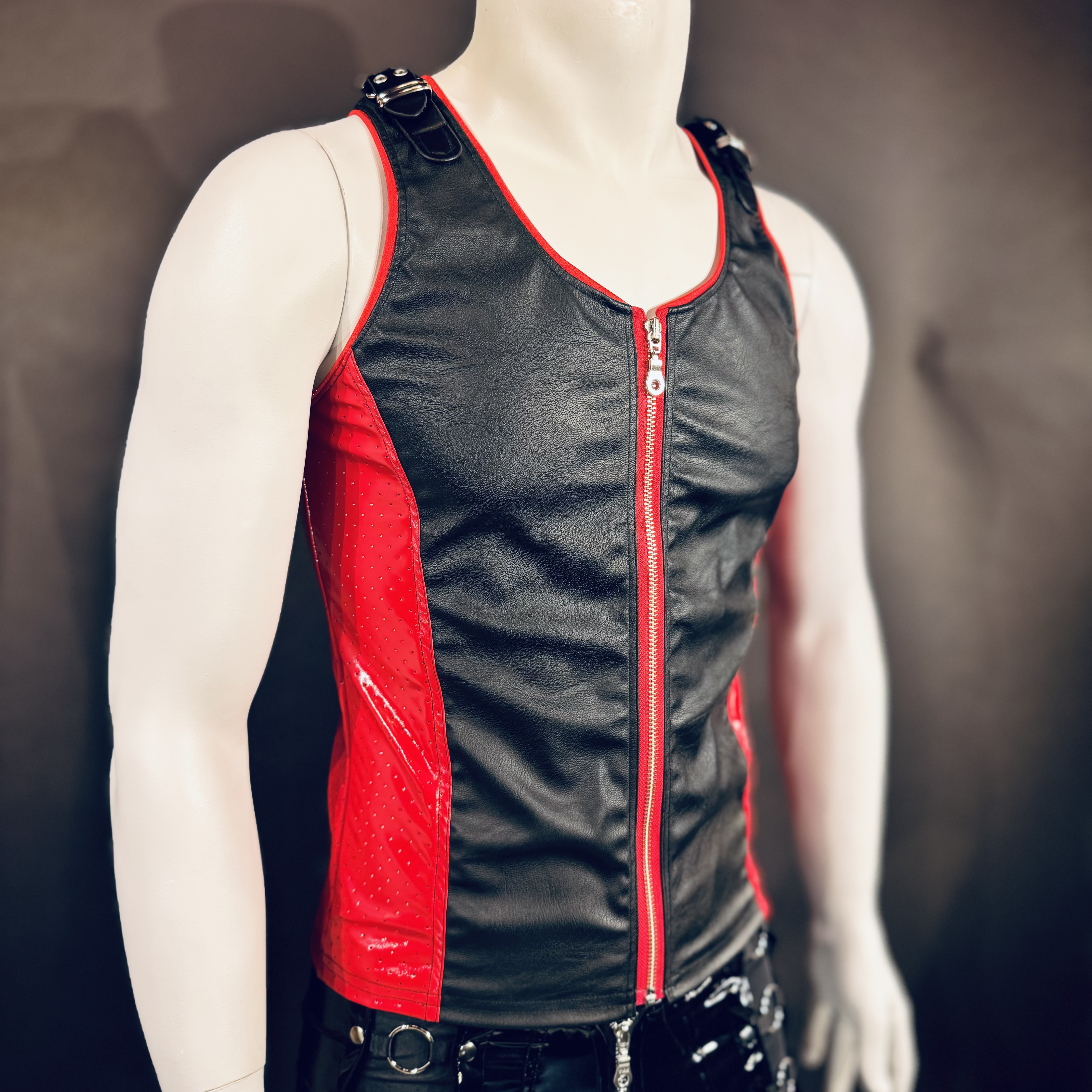 Singlet gespen zwart/rood Tykaboom